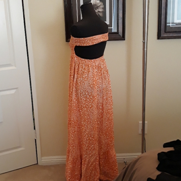 Long Backout Dress - Picture 2 of 4
